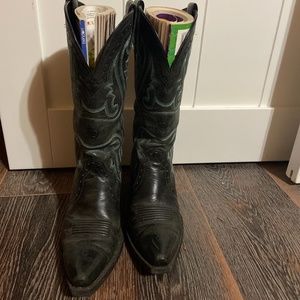 Women’s Ariat cowboy boots